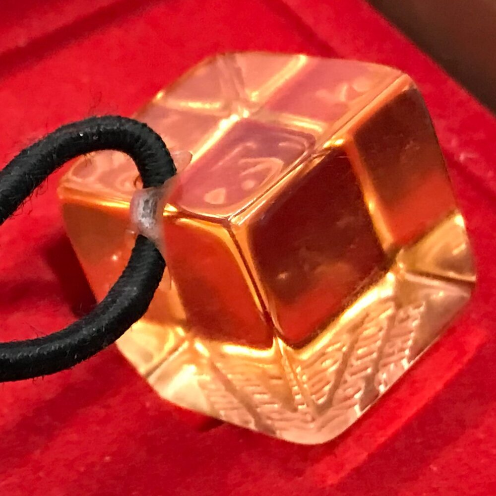 Louis Vuitton Vintage Coral Resin Hair Cube Pony & Bonus Barrette - Picture 4 of 16